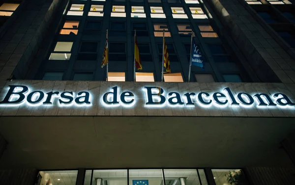 Borsa de Barcelona Vista del Mercado de Valores desde abajo en el — Foto de Stock