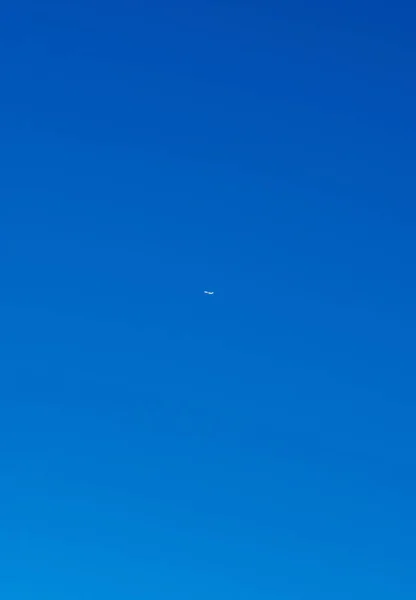 An airplane in the blue sky copy space — Stock Photo, Image