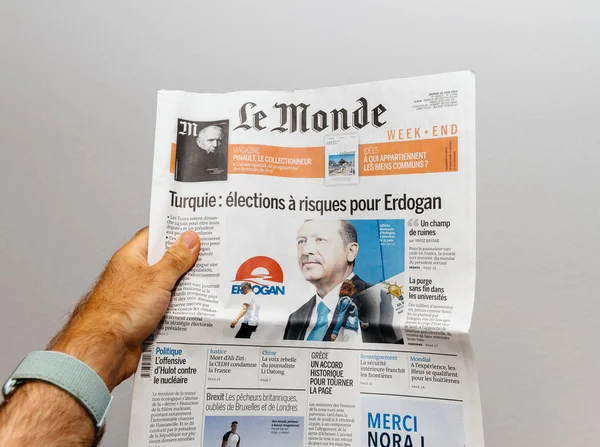 Le Monde sobre las elecciones de Recep Tayyip Erdogan — Foto de Stock