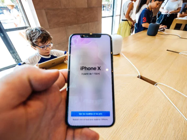 İphone Apple Store X oynama çocuk 