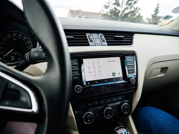 Dial a number display on the Google Android Auto — Stock Photo, Image