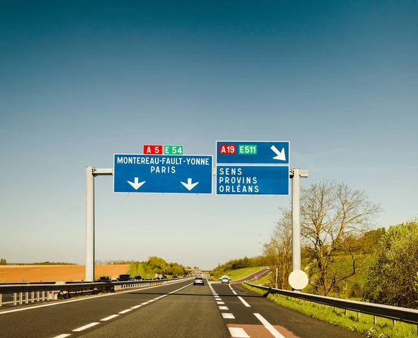 Conductor Oiint Visión Que Conduce Carretera Francesa Con Señalización Azul —  Fotos de Stock