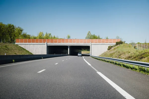 Oogpunt Van Bestuurder Franse Snelweg Met Auto Invoeren Van Brug — Stockfoto