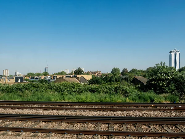 从火车窗口看英国风景 — 图库照片