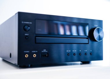 Cd, radyo ve internet radyo - mavi tonu tilt-shift ile müzik amplifikatör kahramanı ürün,