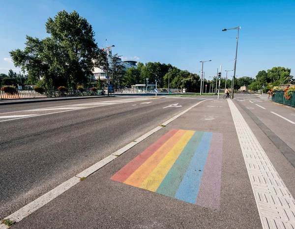 Strasbourg Francia Jul 2018 Calle Vacía Con Bandera Lgbt Orgullo —  Fotos de Stock