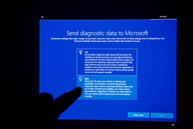 London, Büyük Britanya - 23 Temmuz 2018: gönder temel tanılama verilerini Microsoft'a Windows 10 güncellemeden sonra