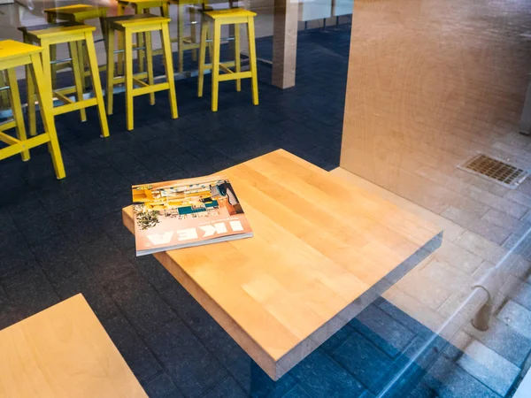 Delft Países Bajos Ago 2018 Revista Catálogo Muebles Ikea Sobre — Foto de Stock