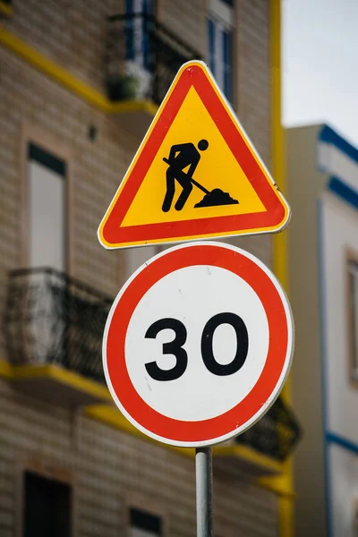 Signage Speed Limit Triangle Sign Showing Road Repair Works Sunlight — Stock Photo, Image
