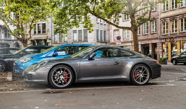 Luxusní Porsche Boxster stříbrné rychlé sportovní auto — Stock fotografie