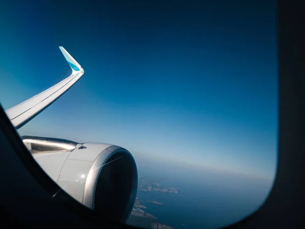 Plane window view above coast — Stock Photo, Image