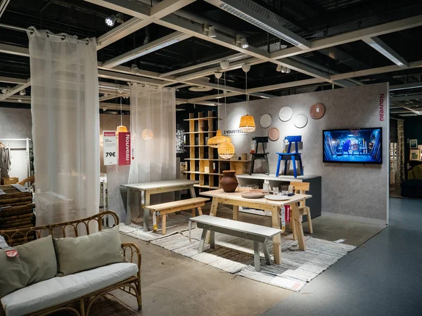 Susunan interior bergaya di toko furnitur Ikea Furniture — Stok Foto