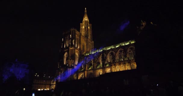 Mercado Navidad Francia Estrasburgo Con Edificios Decorados Con Luces Ángeles — Vídeo de stock