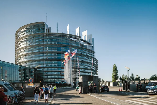 Strasburg Francja Września 2018 Poziome Obrazu Ludzi Idących Pracy Wcześnie — Zdjęcie stockowe