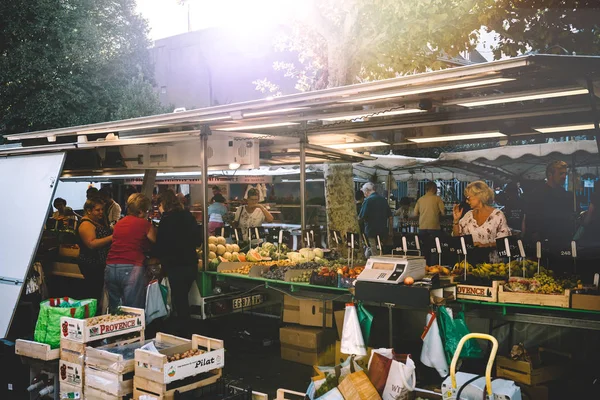 Strasbourg Francia Sep 2018 Las Personas Que Compran Verduras Frutas — Foto de Stock
