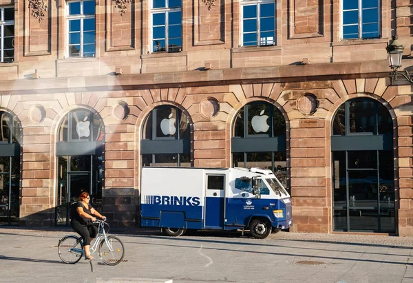Strasbourg Frankrike Sep 2018 Brinks Bepansrade Säkerhet Lastbil Värdetransporter Från — Stockfoto