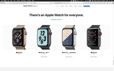 London, Büyük Britanya - 12 Eylül 2018: Apple bilgisayarlar ürün lansmanı sonra bilgisayar Macbook ekranda görülen Karşılaştırma Apple Watch giyilebilir bilgisayar,