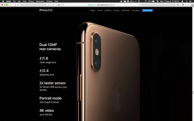 London, Büyük Britanya - 12 Eylül 2018: Cupertino keynote sonra bilgisayar Macbook ekranda görülen kamera özellikleri son altın elma iphone Xs iphone Xs Max iphone X R smartphone bilgisayar,