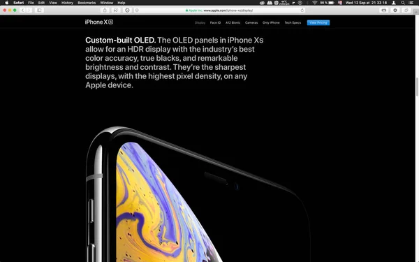 2018年9月12日 自定义在最新的金黄苹果 Iphone Iphone Iphone 智能手机计算机上建立的 Oled 在苹果笔记本电脑显示后 点击主题 — 图库照片