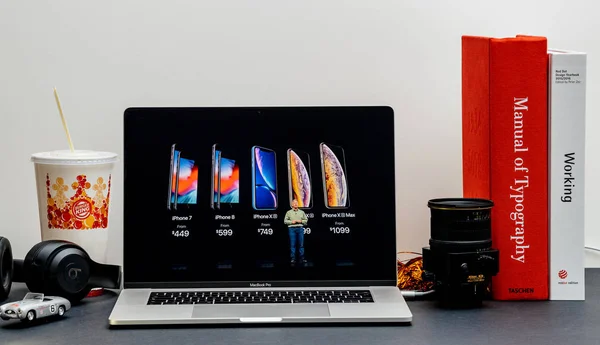 Λονδίνο Σεπτεμβρίου 2018 Υπολογιστές Apple Δικτυακό Τόπο Στον Αμφιβληστροειδή Macbook — Φωτογραφία Αρχείου