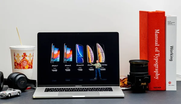 London 2018 Szeptember Apple Számítógépek Internet Honlap 2018 Hüvelykes Macbook — Stock Fotó