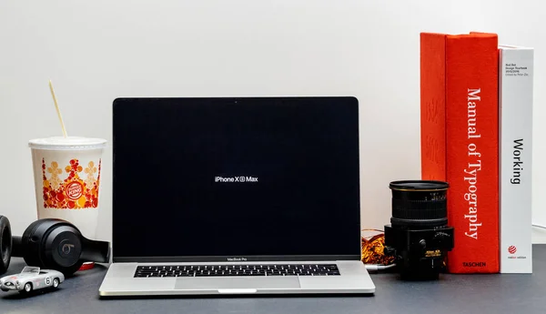 Londyn Września 2018 Komputery Apple Strony Internetowej 2018 Calowy Macbook — Zdjęcie stockowe