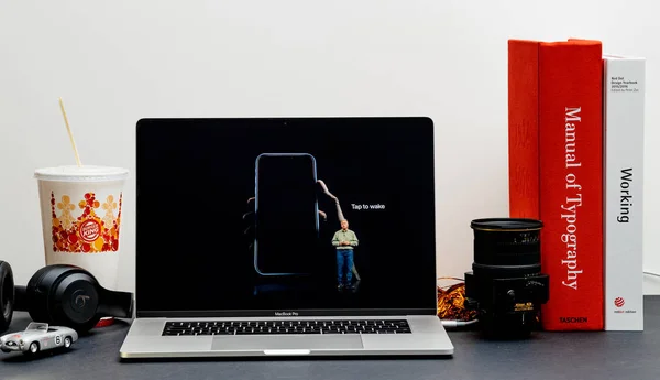 Londyn Września 2018 Komputery Apple Strony Internetowej 2018 Calowy Macbook — Zdjęcie stockowe