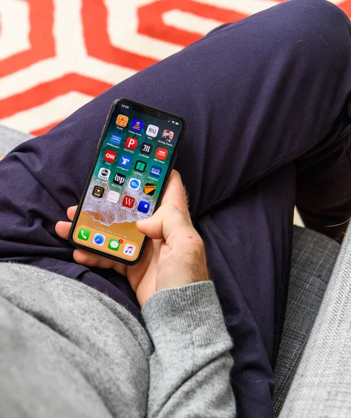 Londres Reino Unido Sep 2018 Hombre Usando Nuevo Apple Iphone —  Fotos de Stock