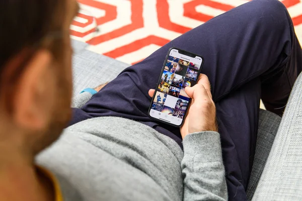 London Sep 2018 Man Using New Apple Iphone Immense Oled — Stock Photo, Image