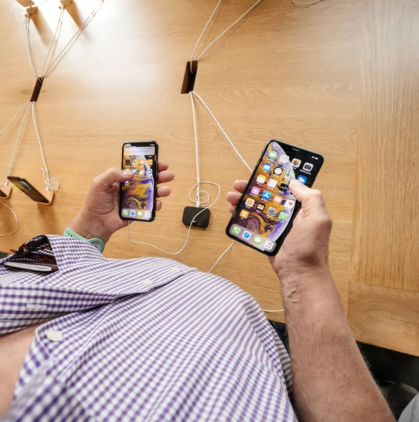Στρασβούργο Γαλλία Σεπ 2018 Apple Store Πελάτη Ανώτερος Άνθρωπος Pov — Φωτογραφία Αρχείου