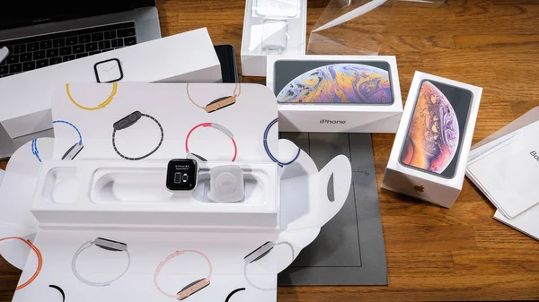 París Francia Septiembre 2018 Mesa Con Unboxing Nuevo Apple Watch — Foto de Stock