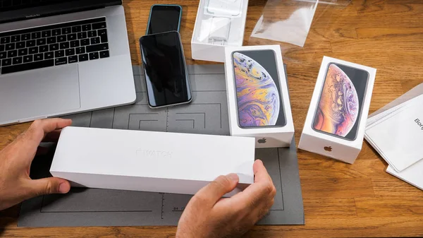 Paris Francja Września 2018 Apple Chłopiec Wentylatora Unboxing Ostatni Nowy — Zdjęcie stockowe