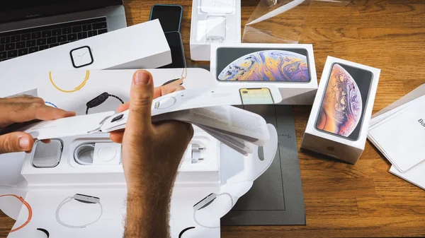 París Francia Septiembre 2018 Apple Fan Boy Unboxing Nuevo Apple — Foto de Stock