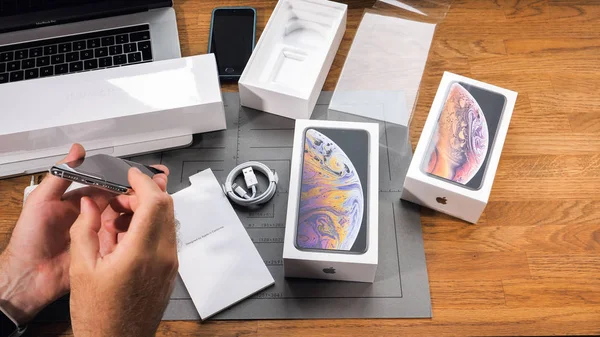 Paris Fransa Eylül 2018 Apple Fan Çocuk Unboxing Son Yeni — Stok fotoğraf