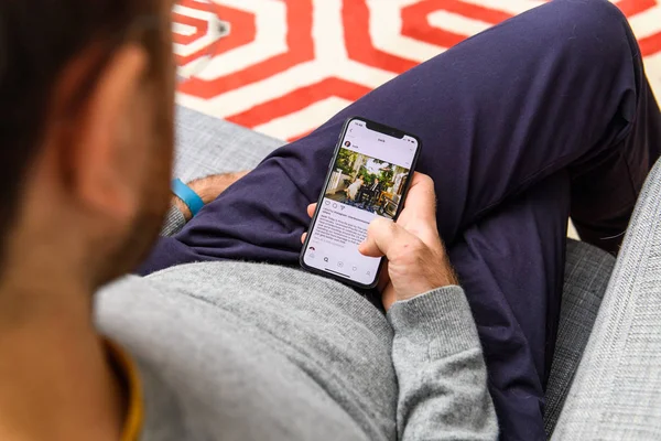London Sep 2018 Man Using New Apple Iphone Immense Oled — Stock Photo, Image