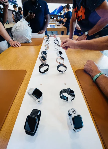 Strasburg Francja Wrzesień 2018 Apple Store Klientów Osoby Kupujące Podziwiając — Zdjęcie stockowe