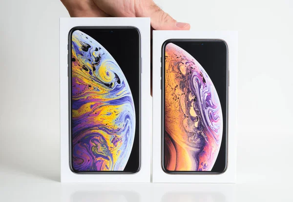 Paris Franciaország Szeptember 2018 Iphone Max Kartondobozban Összehasonlítani Előtt Kicsomagolás — Stock Fotó