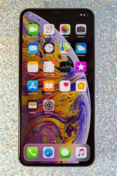 Apple iPhone Xs Max Xr silver glitter sparkle background — Stock Photo, Image