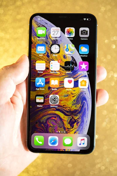 Apple iPhone Xs Max Xr or paillettes fond scintillant — Photo
