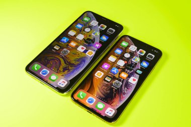 Apple iphone Xs Max canlı arka plan karşı karşılaştırın