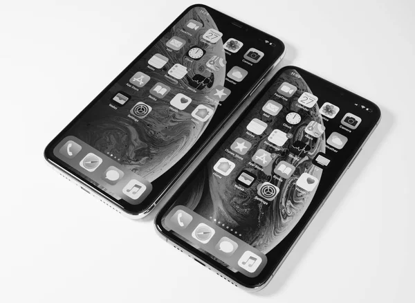 Apple iphone Xs Max živé pozadí porovnat — Stock fotografie