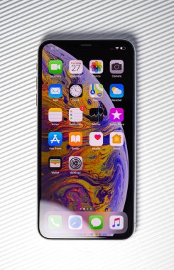 Yeni iphone Xs izole şerit arka plan