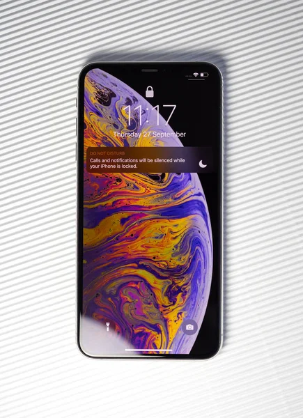 Nový iphone pozadí zamykací obrazovky bílé Xssmartphone — Stock fotografie