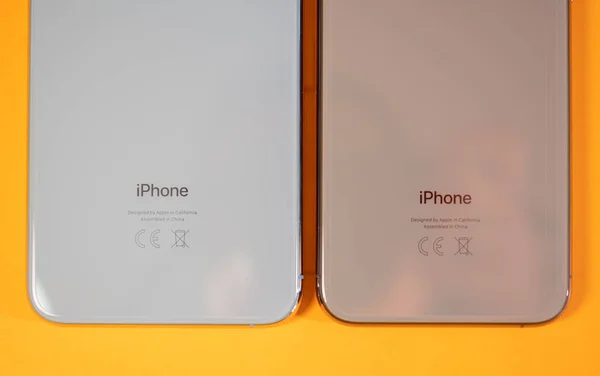 Πίσω όψη του iphone της Apple Xs και Xs Max — Φωτογραφία Αρχείου