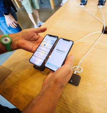 Üst düzey erkek en son iphone Xs telefon akıllı karşılaştırma