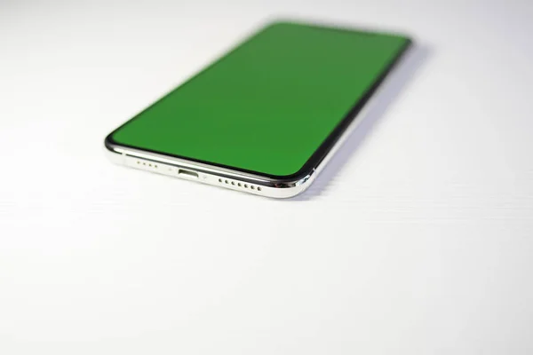 New iPhone Xs Max smartphone with green chrome key screen — Stock Photo, Image