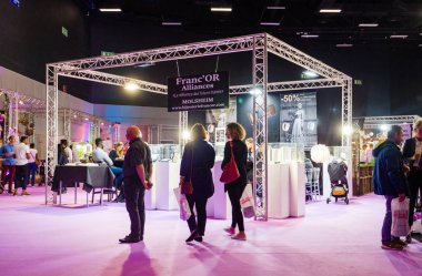 Sergi Paris 2018 satan her iki Nişan Alyans, 