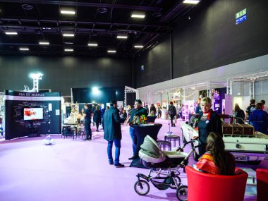 İnsanlar ile Sergisi Paris 2018 müzakere düğün