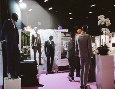 Satılık erkek kostümleri Sergisi Paris 2018 düğün