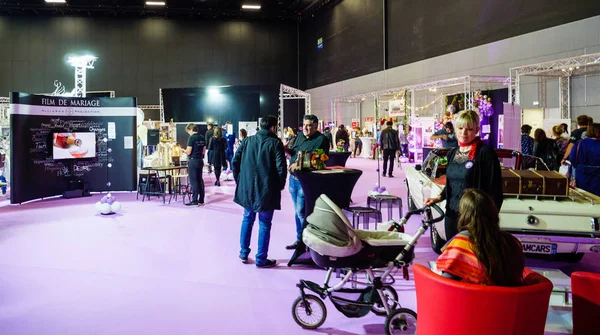 İnsanlar ile Sergisi Paris 2018 müzakere düğün